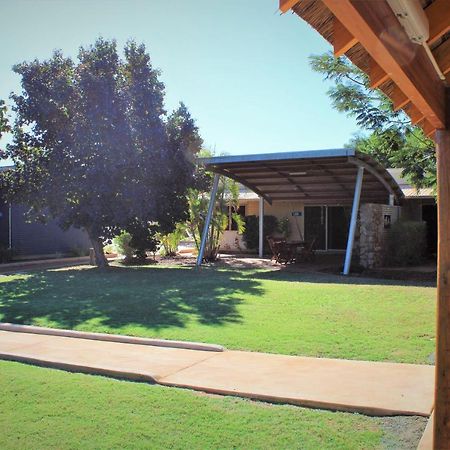 Samson Beach Chalets Point Samson エクステリア 写真