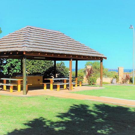 Samson Beach Chalets Point Samson エクステリア 写真
