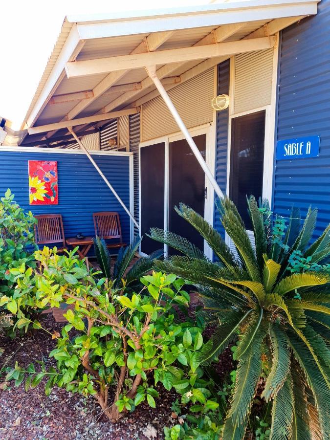 Samson Beach Chalets Point Samson エクステリア 写真
