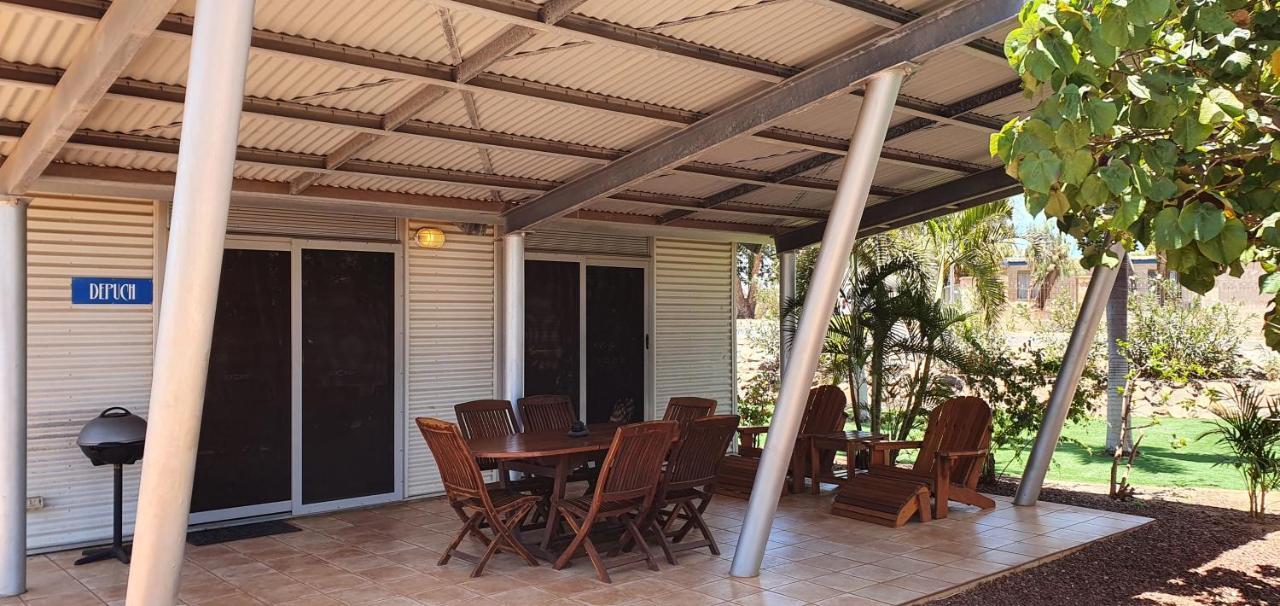 Samson Beach Chalets Point Samson エクステリア 写真