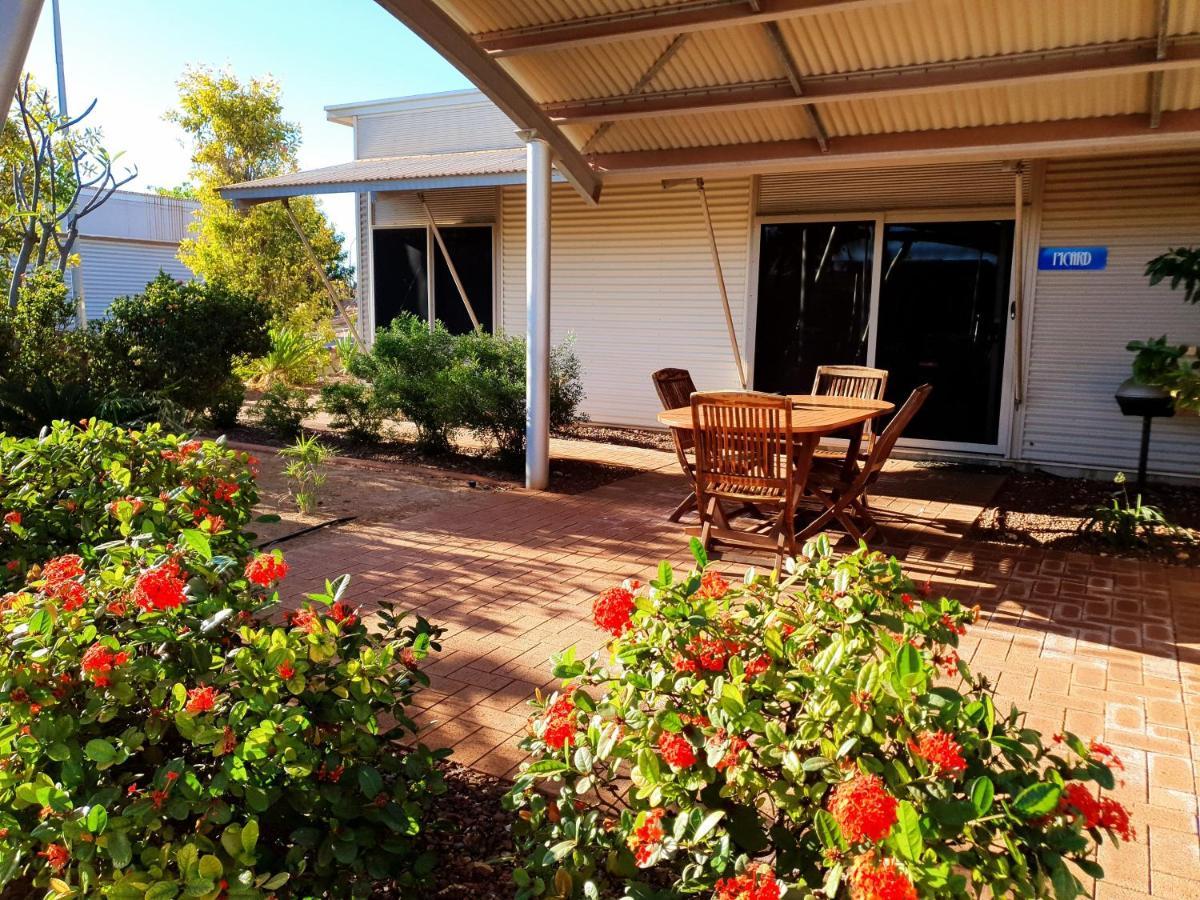 Samson Beach Chalets Point Samson エクステリア 写真