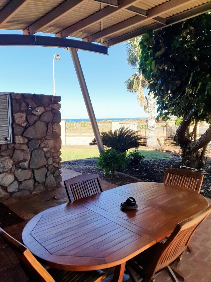 Samson Beach Chalets Point Samson エクステリア 写真