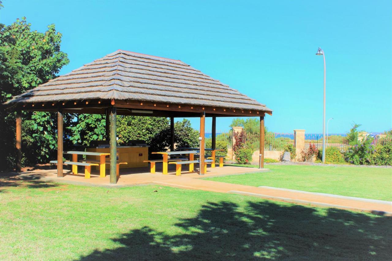 Samson Beach Chalets Point Samson エクステリア 写真