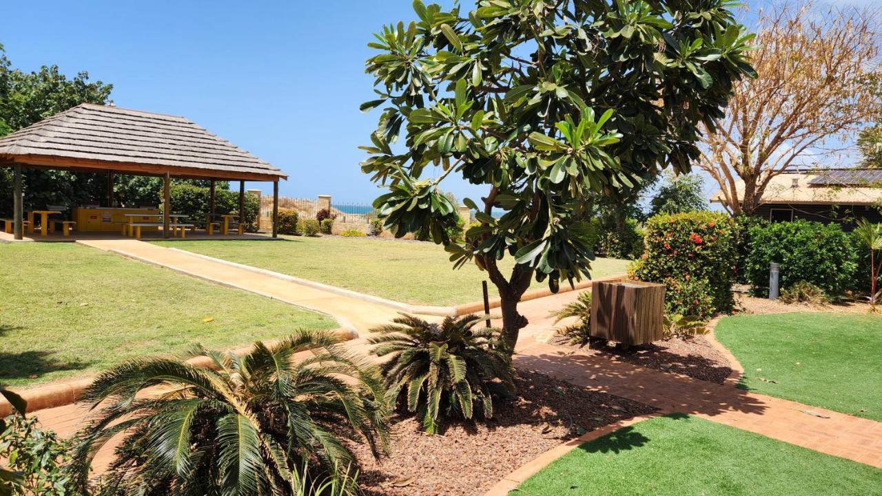 Samson Beach Chalets Point Samson エクステリア 写真