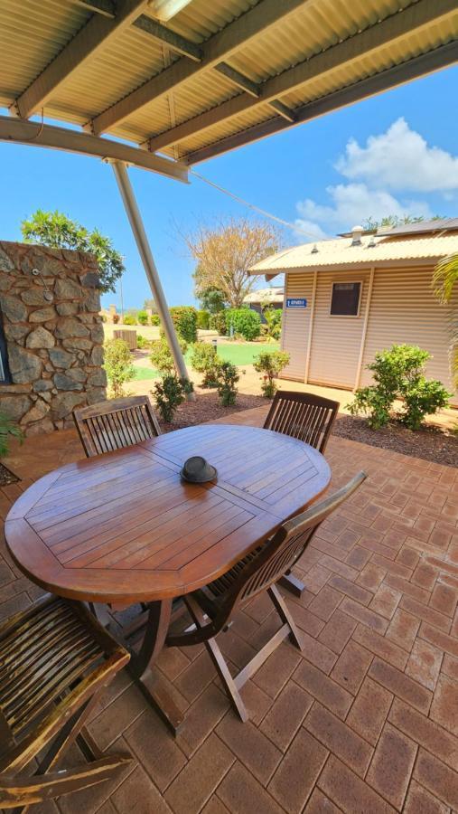 Samson Beach Chalets Point Samson エクステリア 写真