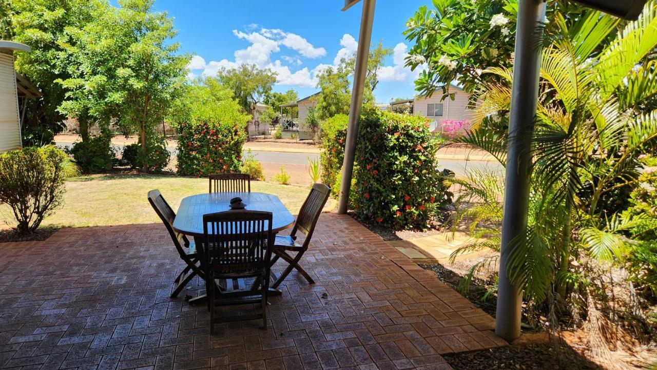 Samson Beach Chalets Point Samson エクステリア 写真