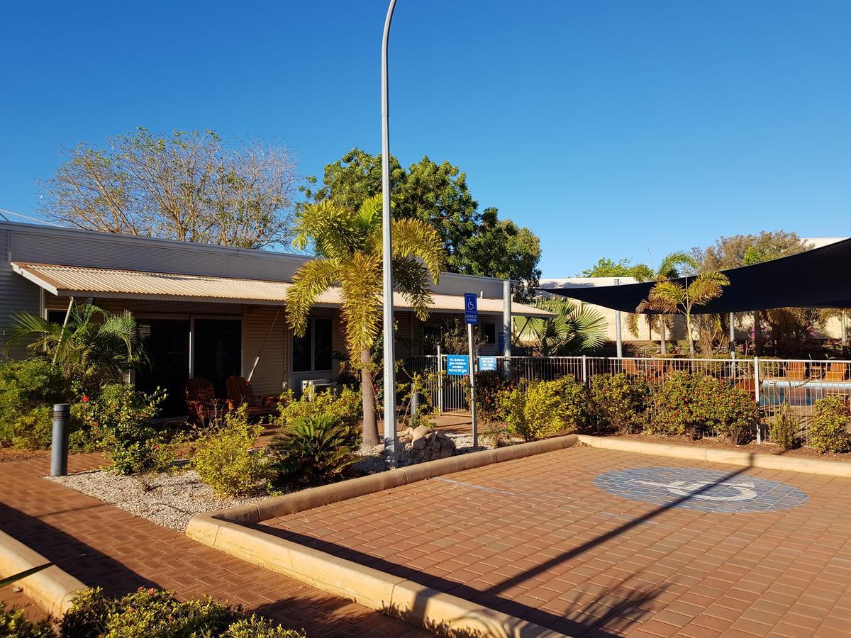 Samson Beach Chalets Point Samson エクステリア 写真
